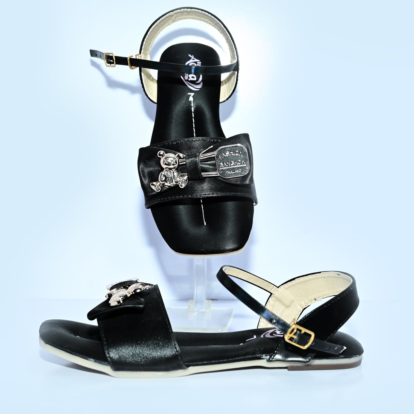 Flat sandals with decent touch of metal design on it DX 116