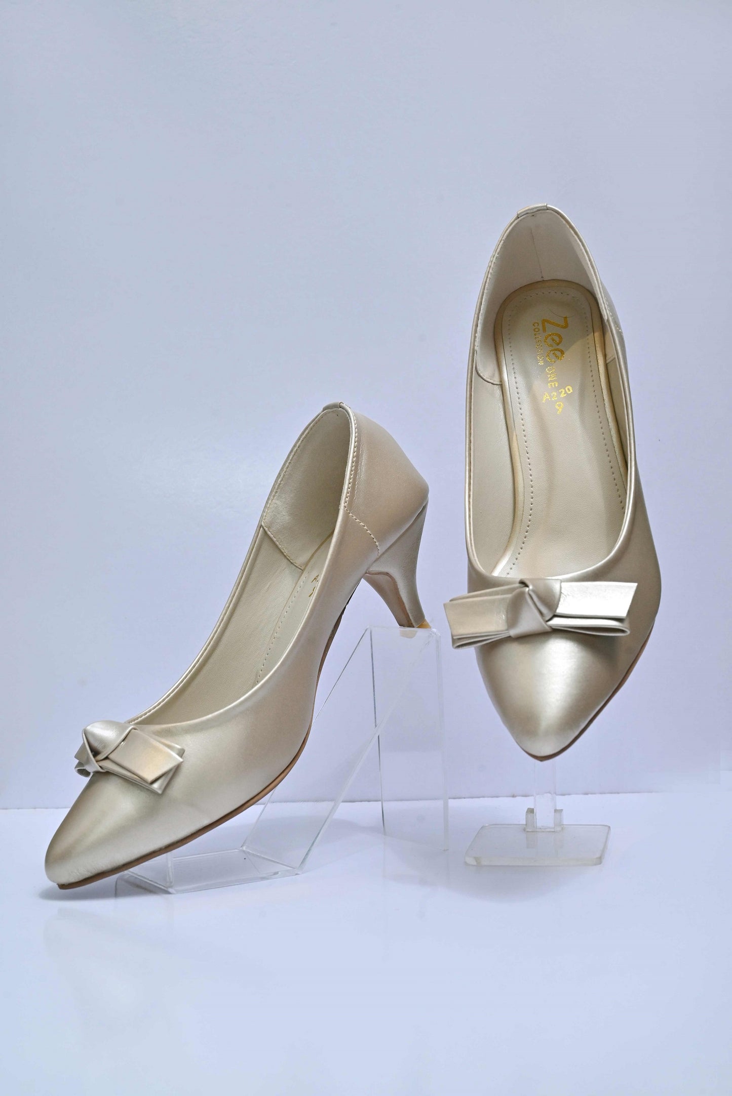 Gold Pointed Pumps DX 09